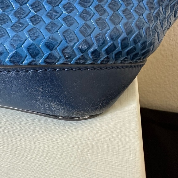 SOLD Hard to find Dooney & Bourke Blue Woven shoulder shopper tote bag handbag - Picture 8 of 16